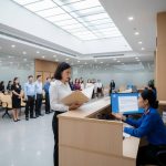 Chủ động tìm việc và tận dụng các dịch vụ hỗ trợ là chìa khóa để tái hòa nhập thị trường lao động.